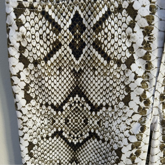 J Crew ~new ~Kickout Crop High Rise Pants in Green Snakeskin size 28 - Picture 14 of 16